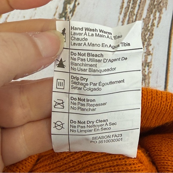 NWT, Carhartt Orange Beanie - Picture 5 of 5